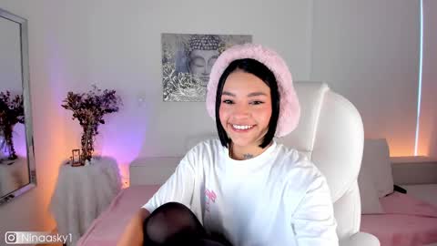 Snapshot of ninaa_sky chatting on February 2025 12:33:02 PM online show from February 2025 12:33:02 PM