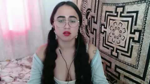 Snapshot of ninakravtz chatting on November 2025 06:01:02 PM N I N A online show from November 2025 06:01:02 PM