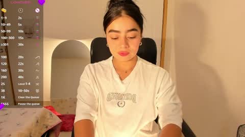 Snapshot of ninamillanx chatting on April 2026 10:45:01 PM Nina online show from April 2026 10:45:01 PM