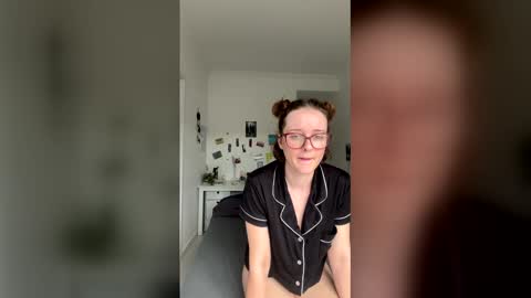 Ninfobad online show from May 2026 06:28:02 PM