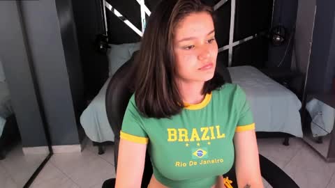 nini_solei online show from April 2026 09:39:33 PM