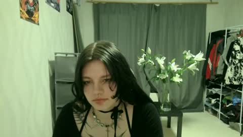 Snapshot of nishazenisek chatting on June 2026 06:41:01 PM Alice online show from June 2026 06:41:01 PM