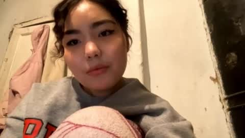 Molly online show from December 2025 10:41:02 AM