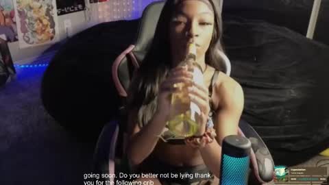 Snapshot of niviawolfe chatting on December 2025 02:52:01 AM NIVIA WOLFE online show from December 2025 02:52:01 AM