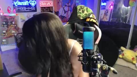 Snapshot of niviawolfe chatting on December 2025 04:28:02 AM NIVIA WOLFE online show from December 2025 04:28:02 AM