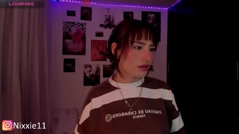 Snapshot of nixxie_ chatting on December 2025 11:24:01 PM Nixxie online show from December 2025 11:24:01 PM