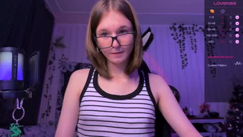 Snapshot of nloraaa chatting on December 2024 04:32:01 PM Tears Lora online show from December 2024 04:32:01 PM