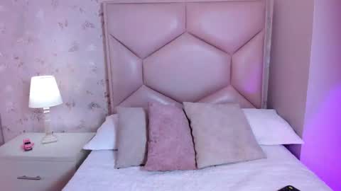   ambarsulliva  online show from November 2025 11:32:02 AM