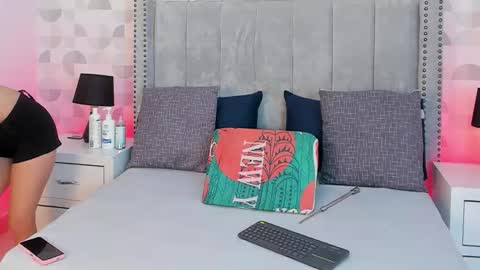 NATHALIA MORENO online show from September 2025 12:27:01 PM