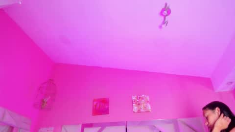 Zoe  online show from April 2026 01:00:02 PM