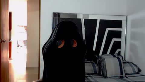 Noah Harris01 online show from December 2024 01:42:02 PM