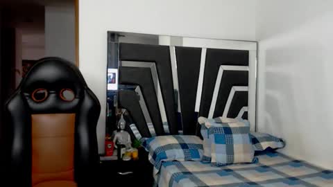 Snapshot of noah_harris01 chatting on January 2026 12:10:02 PM Noah Harris01 online show from January 2026 12:10:02 PM