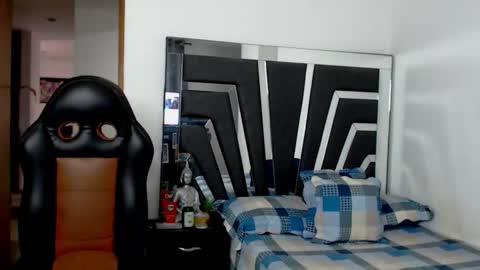 Snapshot of noah_harris01 chatting on February 2026 12:01:01 PM Noah Harris01 online show from February 2026 12:01:01 PM