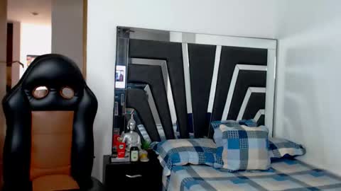 Snapshot of noah_harris01 chatting on February 2026 01:07:02 PM Noah Harris01 online show from February 2026 01:07:02 PM