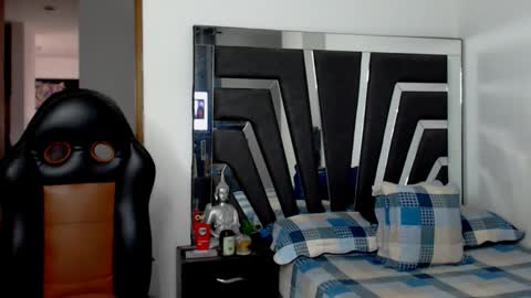 Noah Harris01 online show from April 2026 12:08:02 PM