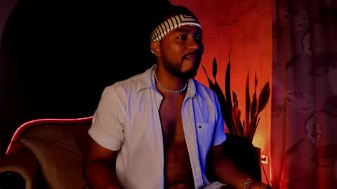 Snapshot of noah_jones__ chatting on December 2024 05:25:01 AM Noah online show from December 2024 05:25:01 AM