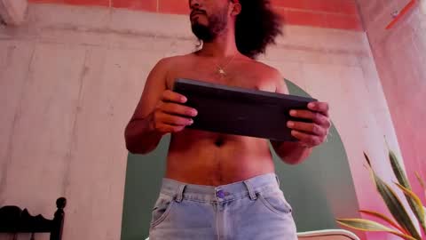 Snapshot of noah_jones__ chatting on January 2025 08:26:02 PM Noah online show from January 2025 08:26:02 PM