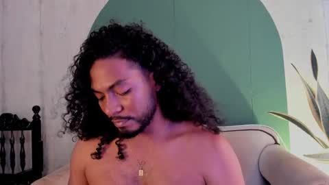 Snapshot of noah_jones__ chatting on January 2025 07:04:01 PM Noah online show from January 2025 07:04:01 PM