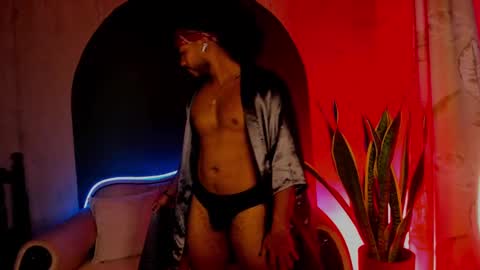 Snapshot of noah_jones__ chatting on February 2025 12:54:02 AM Noah online show from February 2025 12:54:02 AM