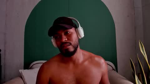 Snapshot of noah_jones__ chatting on September 2025 08:00:02 PM Noah online show from September 2025 08:00:02 PM