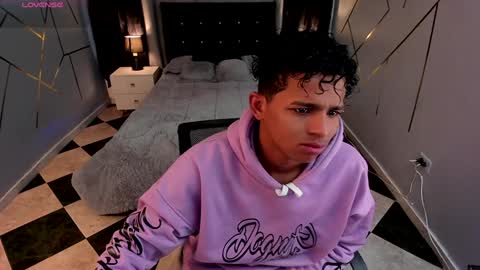 noah_smith04 online show from January 2025 12:41:02 PM