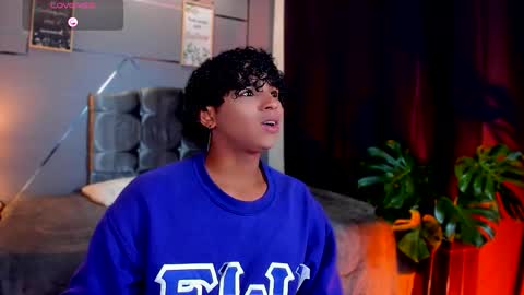 noah_smith04 online show from November 2025 12:22:02 PM