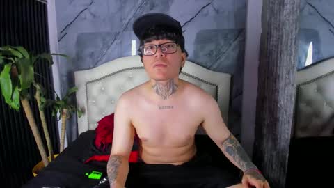 Snapshot of noah_west18 chatting on December 2025 07:52:02 PM NOAH online show from December 2025 07:52:02 PM