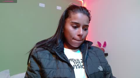 Snapshot of noha_thomson chatting on January 2025 08:15:02 PM Noha Thomson online show from January 2025 08:15:02 PM