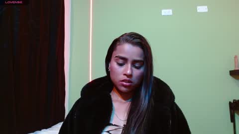 Snapshot of noha_thomson chatting on February 2025 11:37:02 PM Noha Thomson online show from February 2025 11:37:02 PM