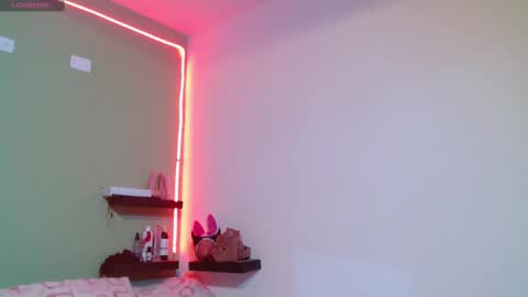 Snapshot of noha_thomson chatting on February 2025 11:32:01 PM Noha Thomson online show from February 2025 11:32:01 PM