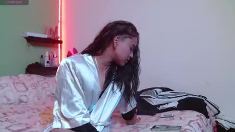 Snapshot of noha_thomson chatting on February 2025 11:26:02 PM Noha Thomson online show from February 2025 11:26:02 PM