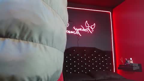 Noha Thomson online show from March 2026 07:44:01 PM