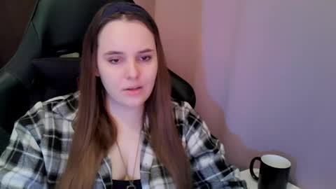 noir_ember_ online show from February 2026 01:44:02 PM