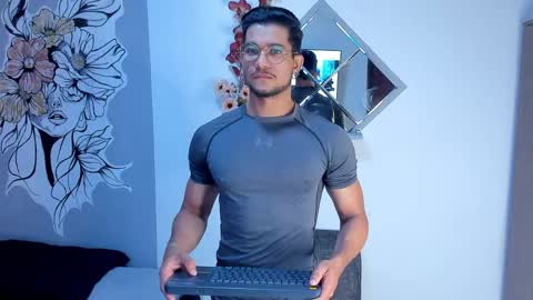 Snapshot of nolan_joness chatting on May 2026 01:45:01 AM Im Nolan online show from May 2026 01:45:01 AM