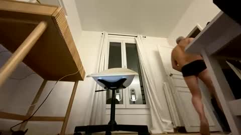 Snapshot of non131977 chatting on February 2025 07:28:02 PM Paris75 online show from February 2025 07:28:02 PM