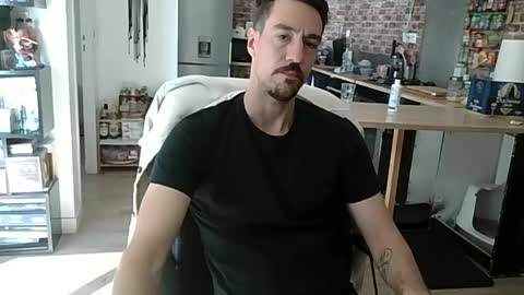 Snapshot of nonnyme chatting on October 2025 10:27:02 AM Isaac online show from October 2025 10:27:02 AM