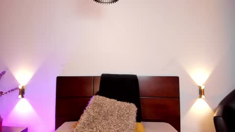 Nora Da Silva online show from December 2024 12:39:01 AM