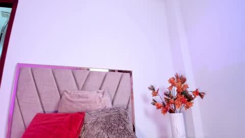 Nora Da Silva online show from December 2024 12:44:01 AM