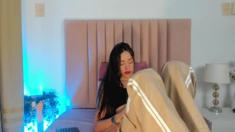 Nora Da Silva online show from January 2025 10:07:02 PM