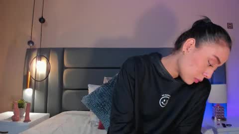 Nora Da Silva online show from October 2025 12:33:02 AM