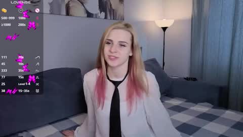 Elina online show from October 2025 10:16:02 AM