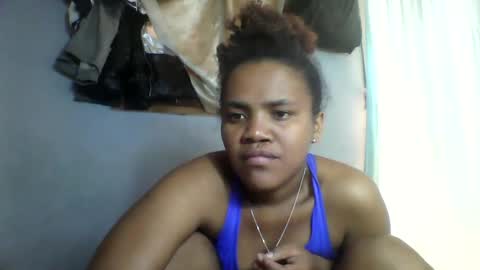 nosminah01 online show from September 2025 11:54:01 AM