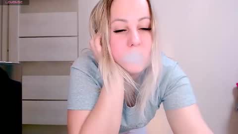 hi glad to chat online show from November 2025 05:14:01 PM