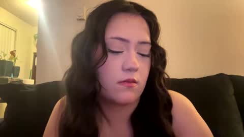 numb_nut_ online show from December 2024 01:18:01 AM