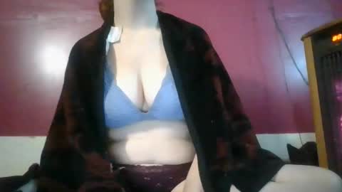 Snapshot of nuthin2cee chatting on December 2025 05:17:02 AM nuthin2cee online show from December 2025 05:17:02 AM