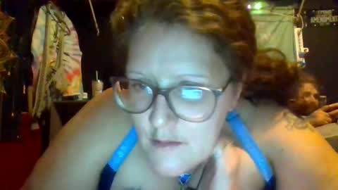 nutthousefunnyfarm online show from December 2025 04:08:01 AM