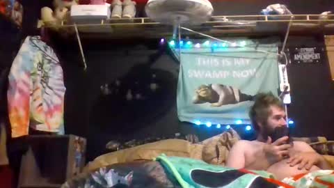 nutthousefunnyfarm online show from December 2025 06:53:01 AM