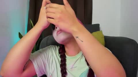 Nia online show from October 2025 11:22:02 PM