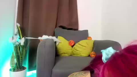 Nia online show from October 2025 12:11:01 AM