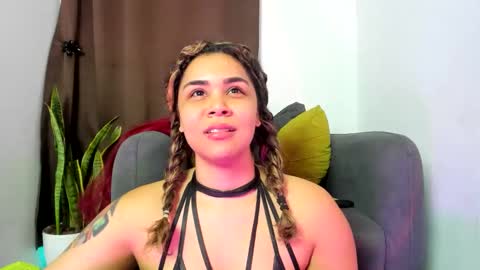 Nia online show from May 2026 03:04:02 AM